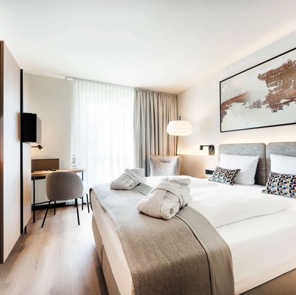 hotel-booking-image-02