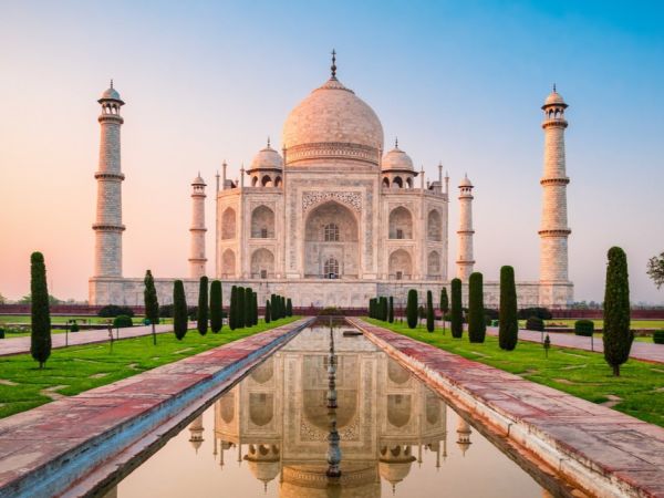 Taj,Mahal,Is,A,White,Marble,Mausoleum,On,The,Bank Kedarnath, Uttarakhand,India,-,Beauty,And,Devotion